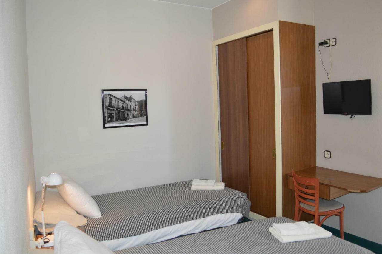 Fonda Ca La Paula Hotel Castellfollit de la Roca Bagian luar foto