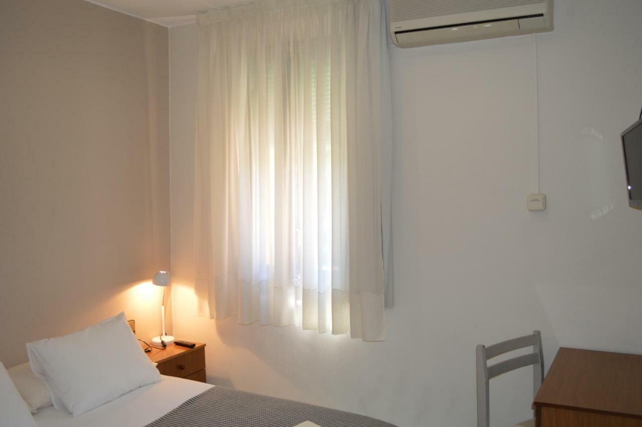 Fonda Ca La Paula Hotel Castellfollit de la Roca Bagian luar foto